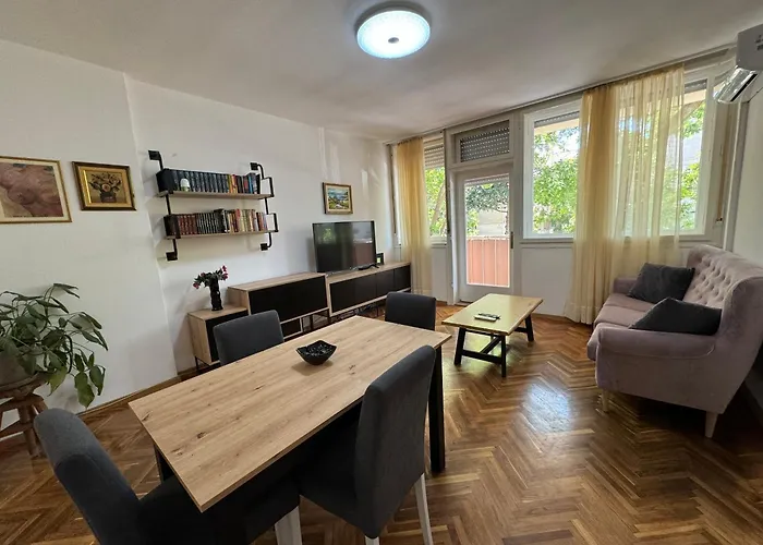 Large 3Br Family Apartment In The Center And Sand Beach 5Bd