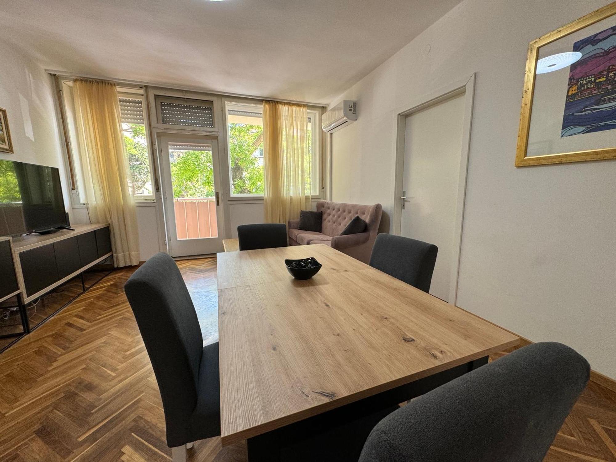 Large 3br Family In The Center And 5bd *