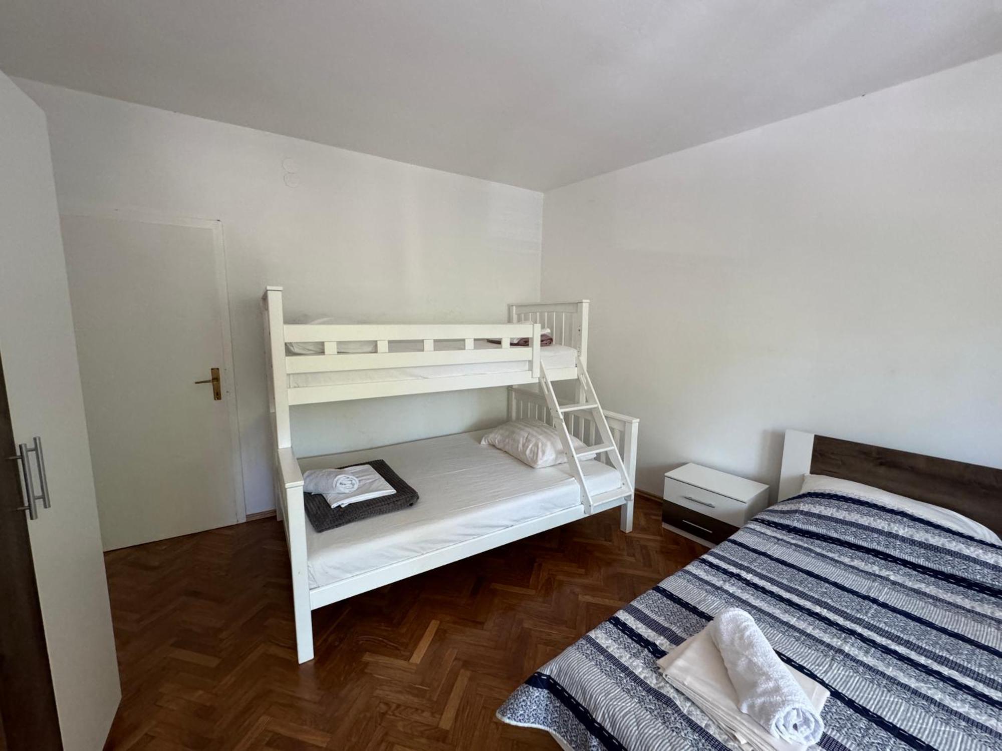 Large 3br Family In The Center And 5bd *